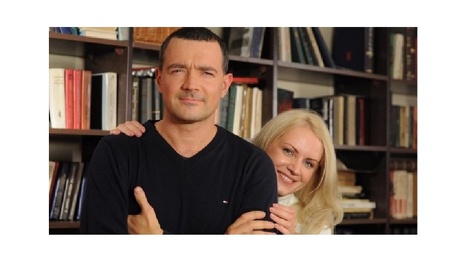 Подготовка праздничного стола под любимые фильмы