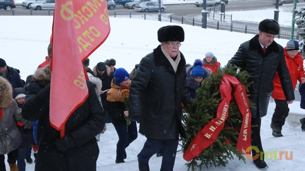 В Омске коммунисты сожгли книги Ленина в честь годовщины его смерти