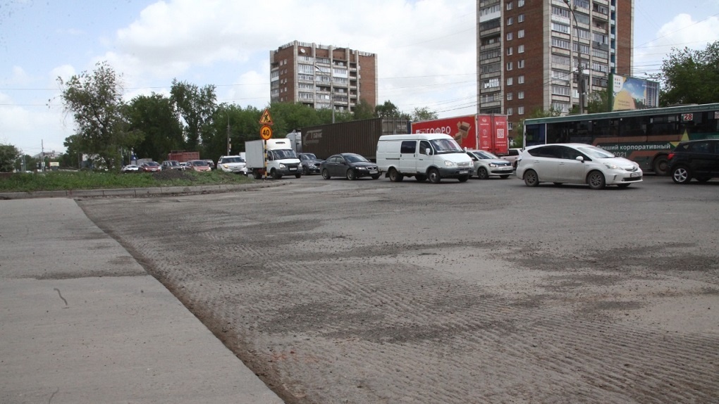Дорогу на улице Троллейной в Новосибирске сдадут в июле
