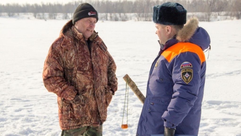 Инспекторы МЧС выяснили, где в Омске опасно заниматься подледной рыбалкой