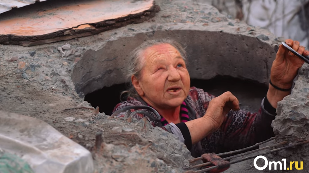 «Просыпаюсь с трупами и крысами»: в Новосибирске пенсионерка 13 лет живёт в колодце. ВИДЕО