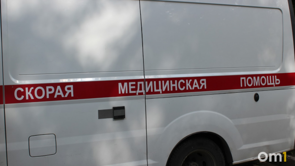Пролежала там всю ночь: труп женщины нашли в подъезде новосибирской многоэтажки
