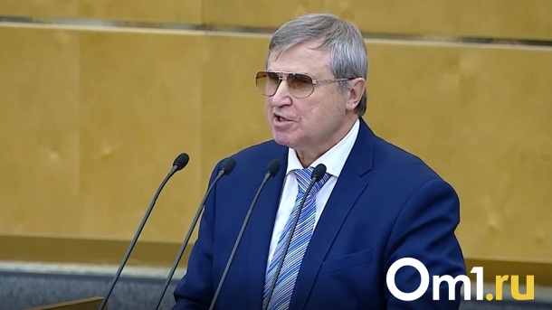 «Между смертью и недовольством». Омский политик оценил решение властей отказаться от ковидного карантина
