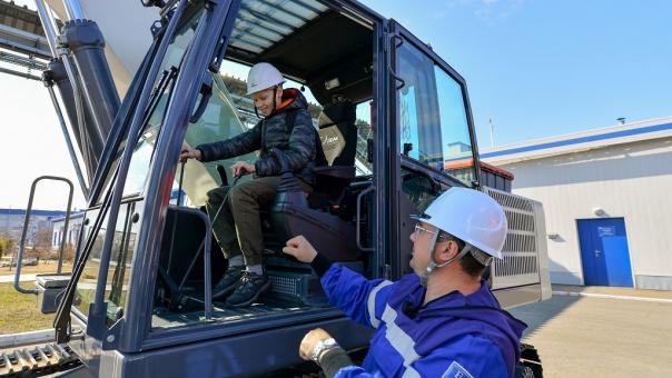 «Транснефть — Западная Сибирь» познакомила детей с современным производством