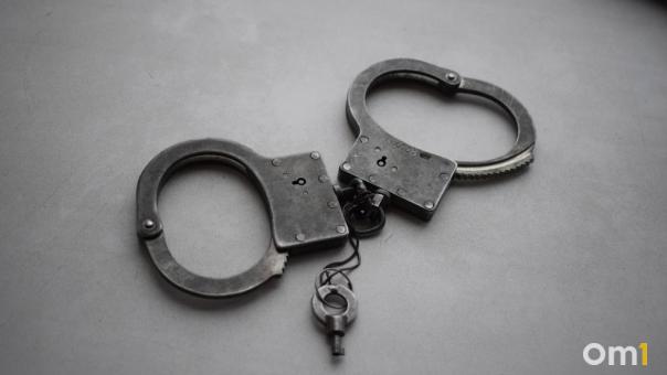 В Омске осуждённый напал на врача и держал её в заложниках