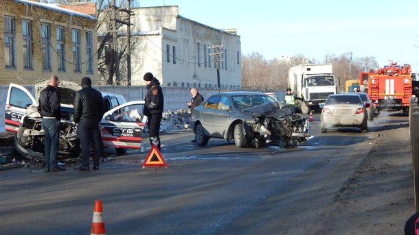 В Омске автомобиль «СТБ-охрана» попал в аварию