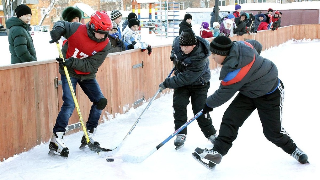 В Омске прошло открытие хоккейного сезона среди дворовых команд