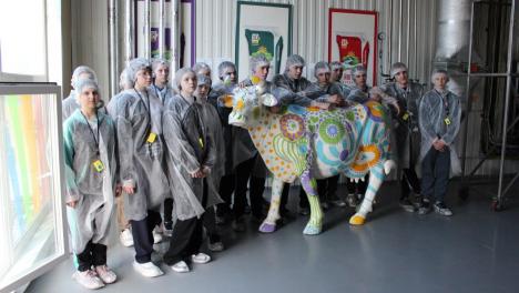 Школьники из Усть-Изеса увидели, как создаются омские молочные продукты