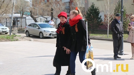 Пора ли надевать пальто? Когда снимать шапку? Инструкция для омичей по весеннему гардеробу