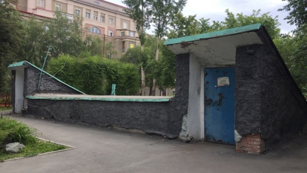 Туалет на Монументе Славы демонтируют в Новосибирске