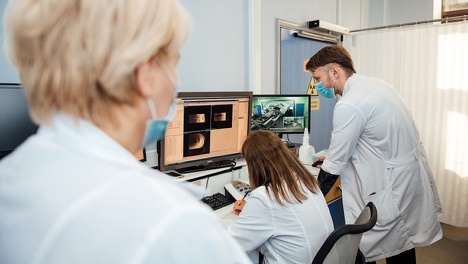 В Новосибирске врачи полностью вылечили пенсионера с 4-й стадией рака кожи