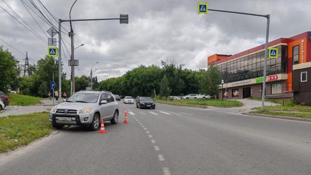 Велосипедист под колёсами автомобиля Toyota: водитель не заметила ребёнка в Новосибирске