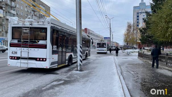 В Омске из-за обрыва контактной сети встали троллейбусы на проспекте Маркса