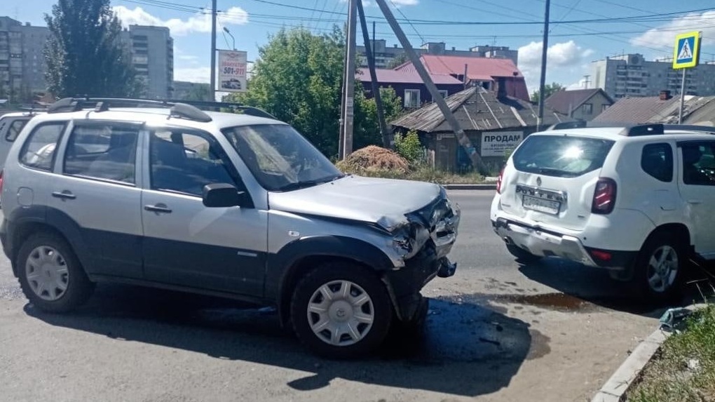 В тройной аварии в центре Омска пострадал годовалый малыш