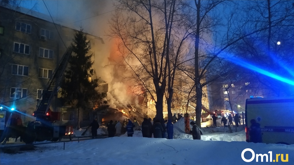 Взрыв газа в Новосибирске. Разрушен подъезд жилого дома. LIVE