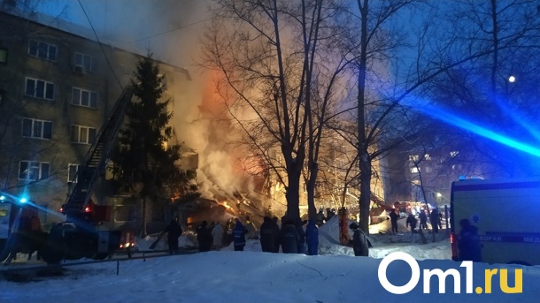 Взрыв газа в Новосибирске. Разрушен подъезд жилого дома. LIVE