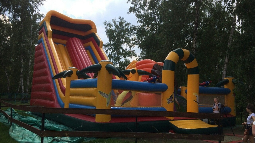 В омском парке появился новый батут, рассчитанный на тонну детей