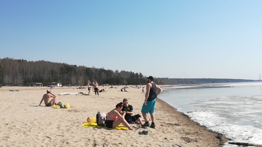Новосибирцы открыли пляжный сезон 30 апреля