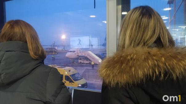 В омском аэропорту задержали три рейса в Москву