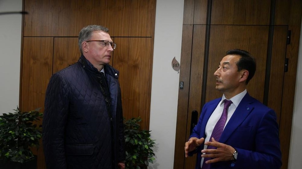 Омский губернатор Бурков встретился с руководителем казахстанского застройщика