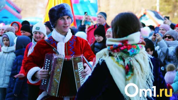 Огненный цветок вместо чучела: как омичи встретили весну на «Зелёном острове»