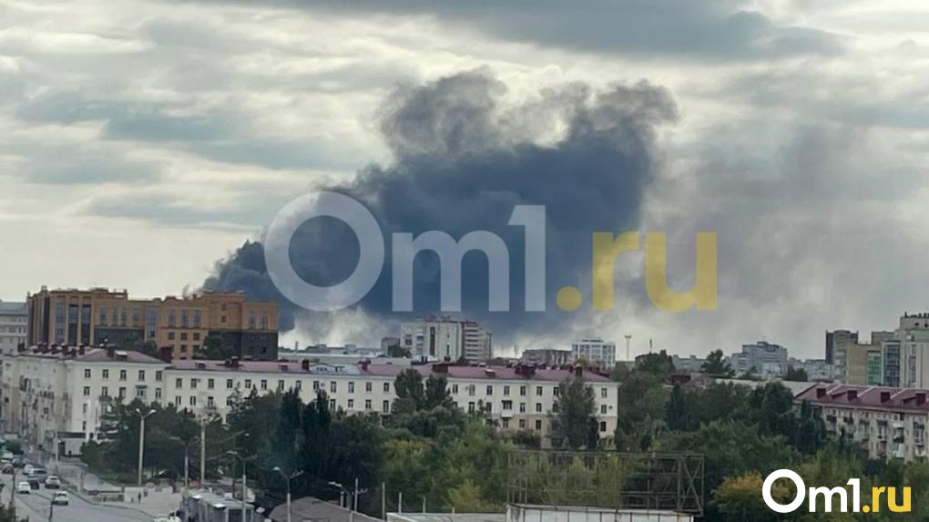 Крупный пожар в Омске случился на оборонном заводе «Омсктрансмаш»