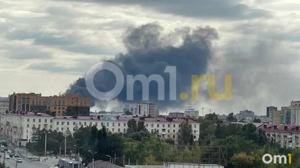 Крупный пожар в Омске случился на оборонном заводе «Омсктрансмаш»