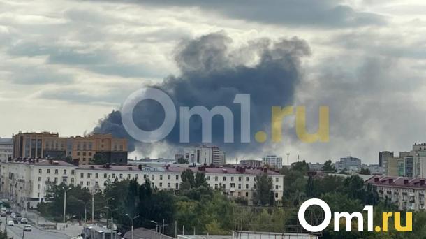 Крупный пожар в Омске случился на оборонном заводе «Омсктрансмаш»