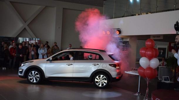 В Новосибирске начали снос здания бывшего автоцентра Toyota на Фрунзе