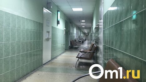 12 минут и боли нет: омские врачи спасли женщину, которая почти 20 лет мучилась от разрыва мениска