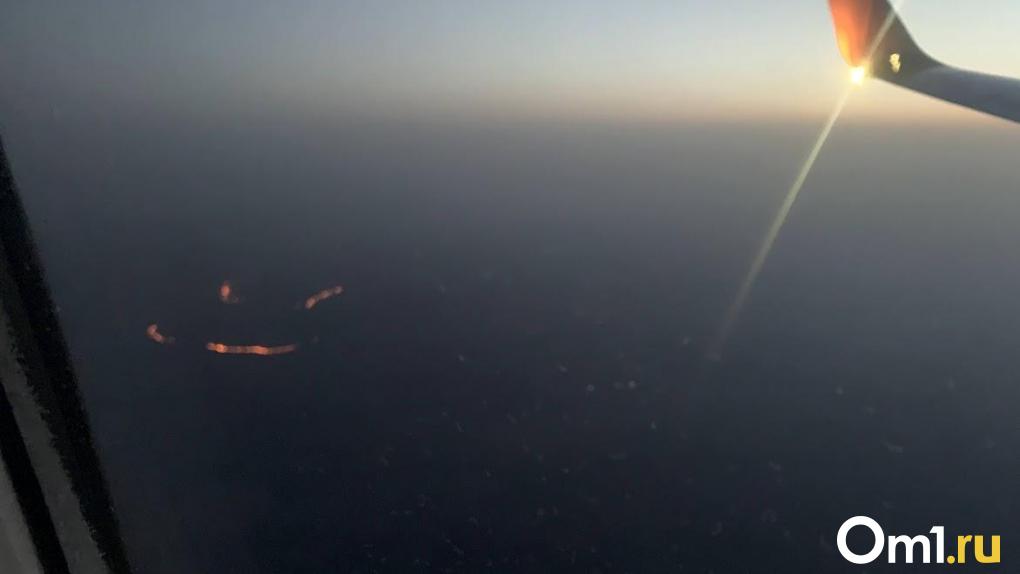 Омский аэропорт показал полёт над ночным городом