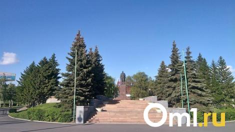Главный омский коммунист будет биться с экс-губернатором за Ленинскую горку