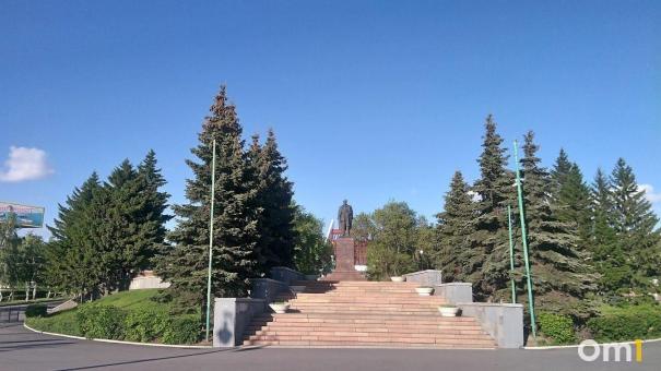 Главный омский коммунист будет биться с экс-губернатором за Ленинскую горку