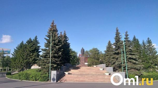 Главный омский коммунист будет биться с экс-губернатором за Ленинскую горку