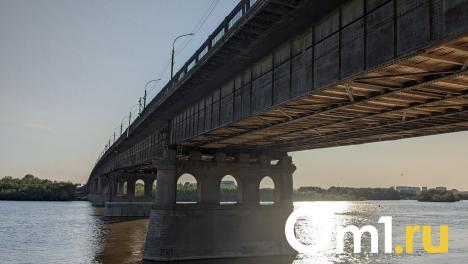 Омич нырнул в Иртыш с Ленинградского моста и остался жив