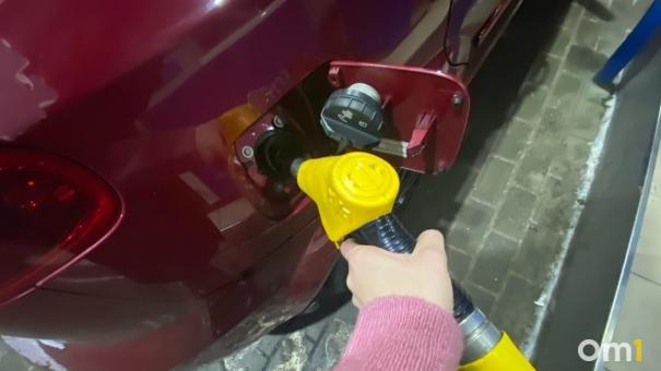 Сколько будет стоить бензин осенью, выяснили новосибирские эксперты