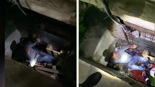 Застрял в мусоре: новосибирец провалился в приямок цокольного этажа дома