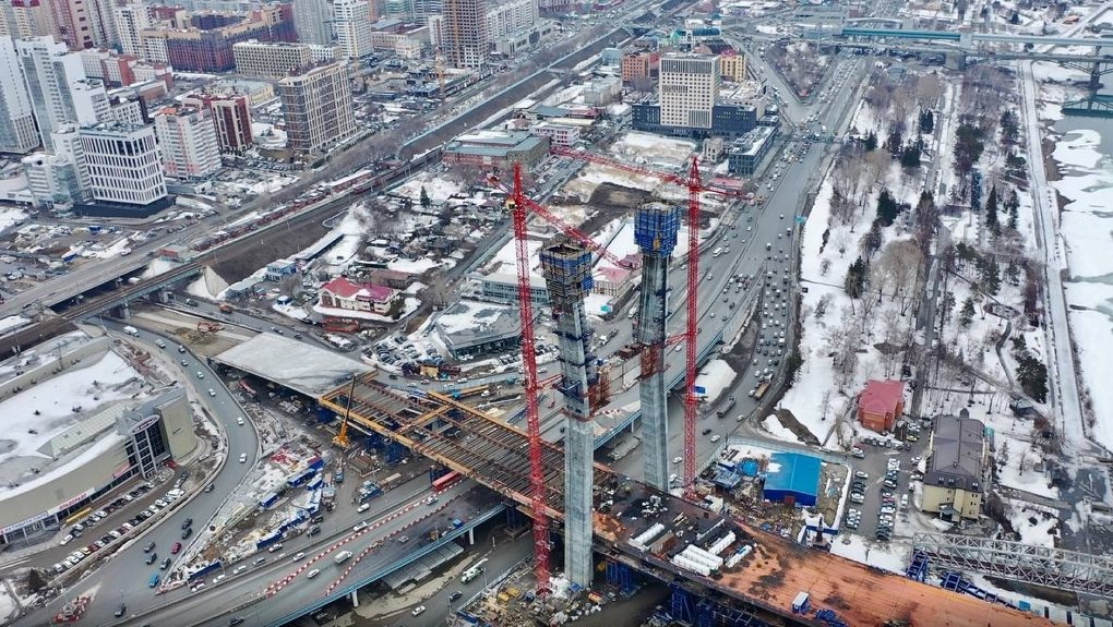 В Новосибирске завершили строительство пилона четвёртого моста через Обь