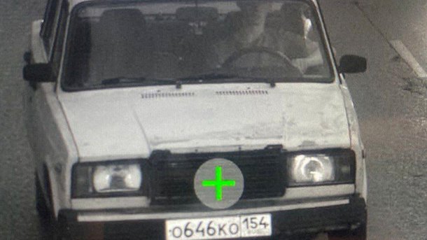 Омского школьника на высокой скорости сбил автомобиль во дворе дома