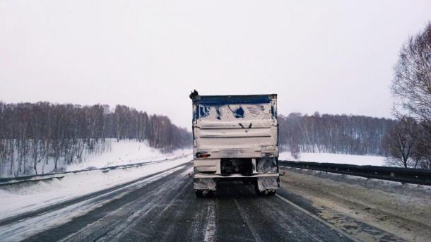 Фуры-убийцы времени: из-за таможенного хаоса страдают жители Новосибирска
