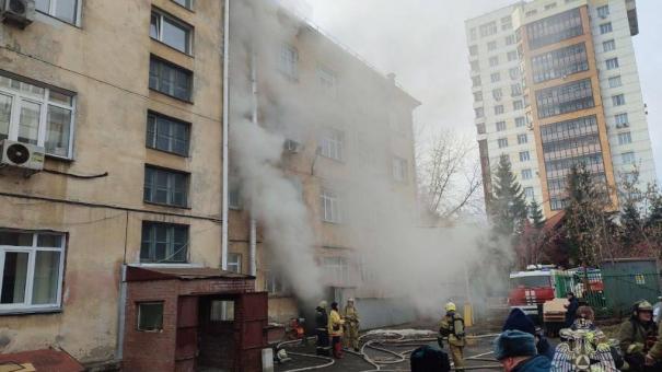 Горит здание Центрального районного суда в Новосибирске