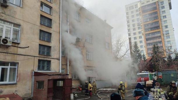 Горит здание Центрального районного суда в Новосибирске