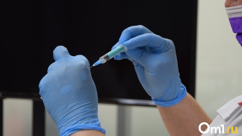 В Омске от коронавируса вакцинировались почти 605 тысяч человек