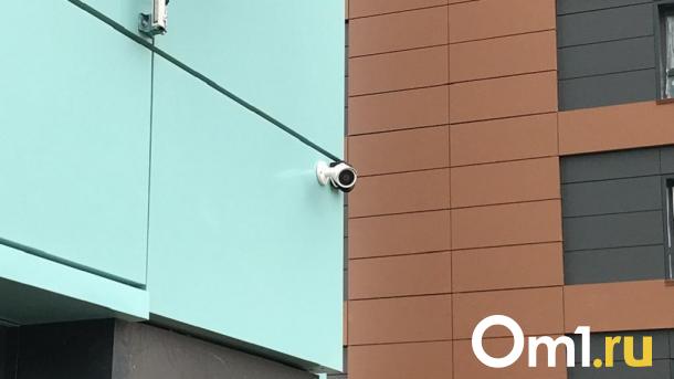 Камера наблюдения сняла бегущего грабителя банка в Новосибирске