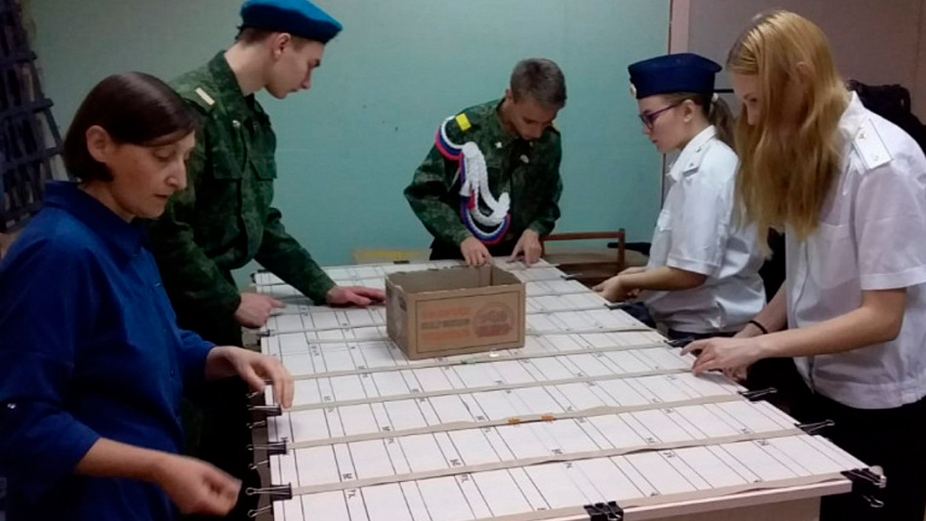 Волонтёры и юнармейцы Новосибирской области шьют носилки для раненых военных