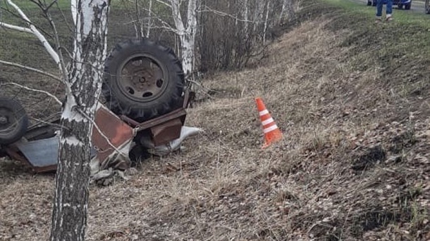 В полицию сообщили через семь часов. Под Омском погиб водитель самоходной машины