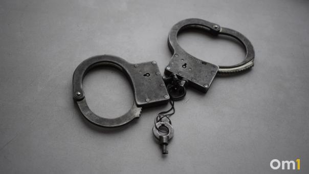 Избивали и крали людей: в Новосибирске банда вымогателей отправится на скамью подсудимых