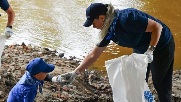 Сотни омичей вышли, чтобы убрать мусор с берегов Омки и Иртыша