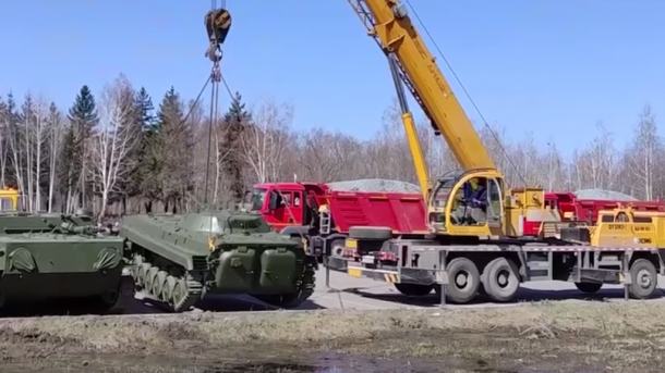 В Омске продолжают обновлять парк Победы