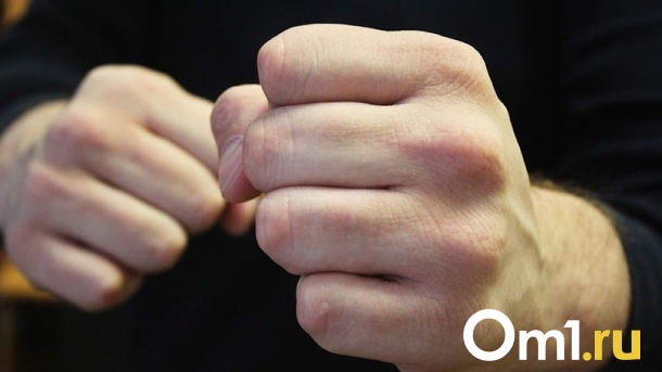 В Омске родной сын набросился с кулаками на свою 85-летнюю мать